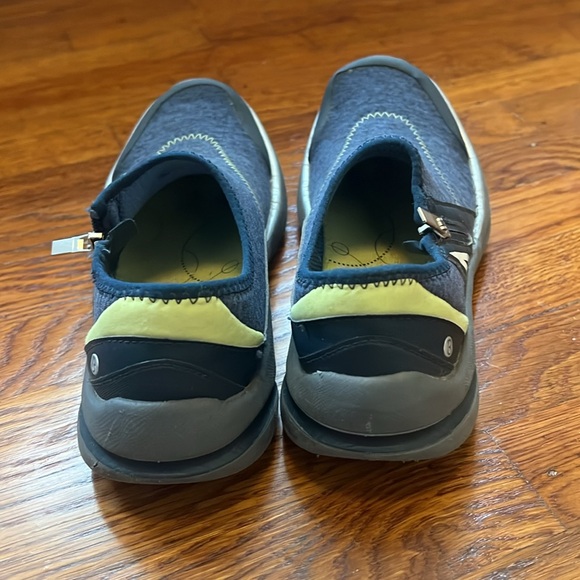 BZees Shoes Size 7.5M Unisex - Picture 2 of 3
